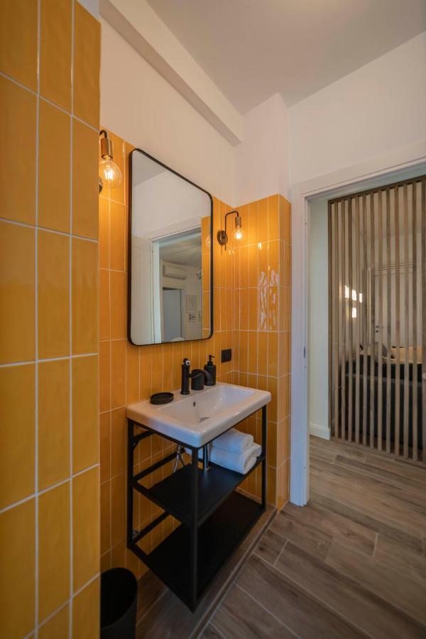 Vintage Cipro Apartment Rom
