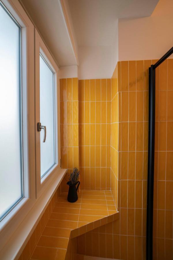 Vintage Cipro Apartment Rom